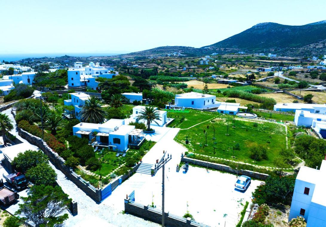 Ancient Meropia, Vakantiehuis